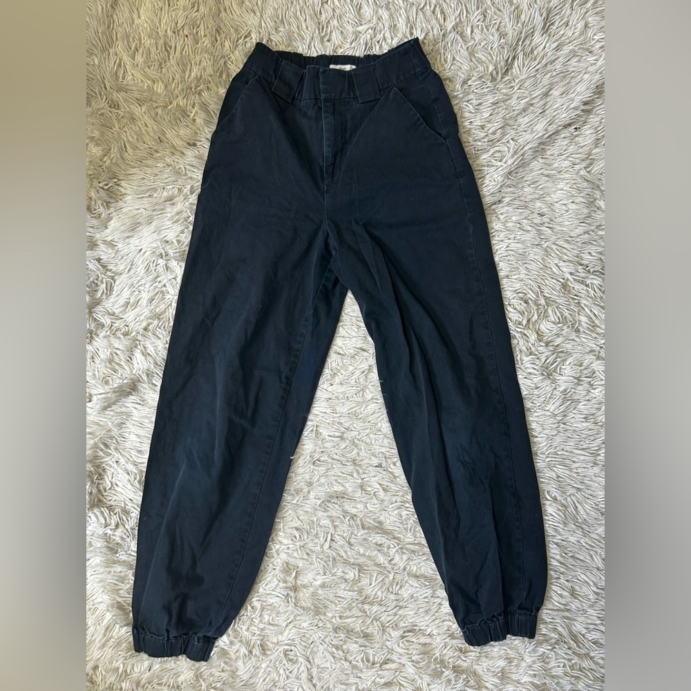 ◾️Aritzia TNA High Waisted Elastic Cuff Trouser Pants